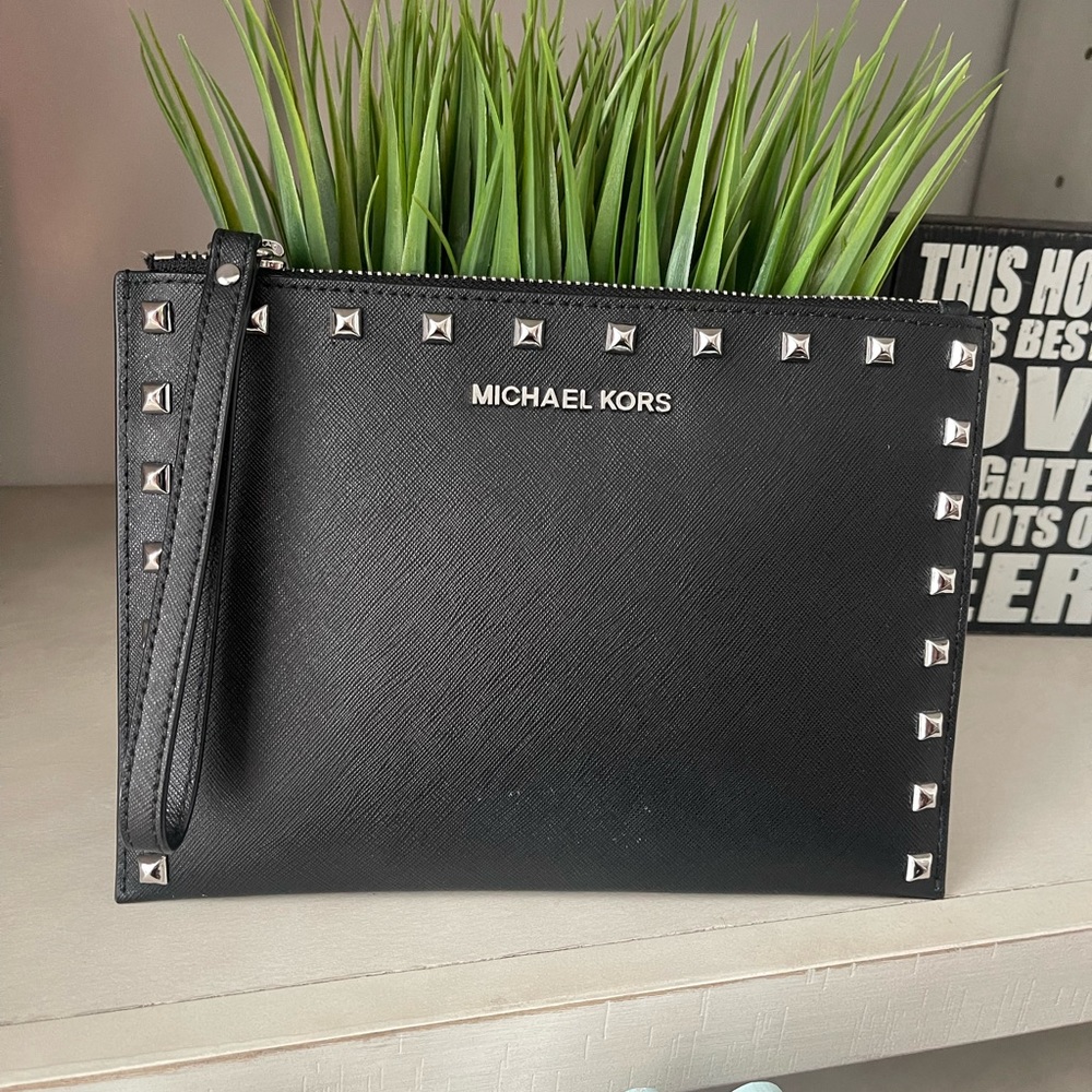 Michael kors clutch